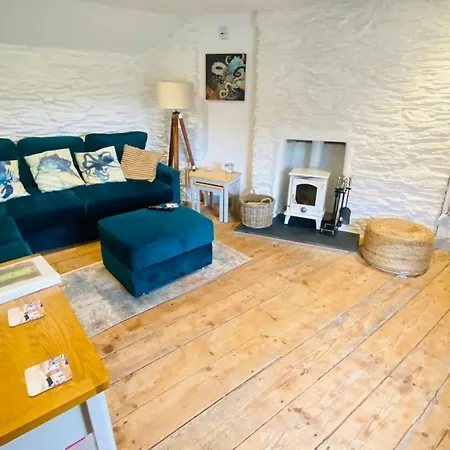 Spindrift Is A Beautiful Newly Refurbished Three Bedroom Private Family House Located On The Old Harbour And The Coastal Path In The Heart Of Beautiful Ferienhaus Polperro