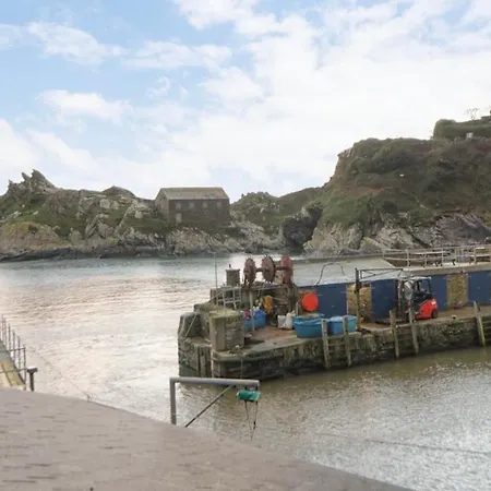 Holiday home Spindrift: Harbourside Family Retreat In Polperro
