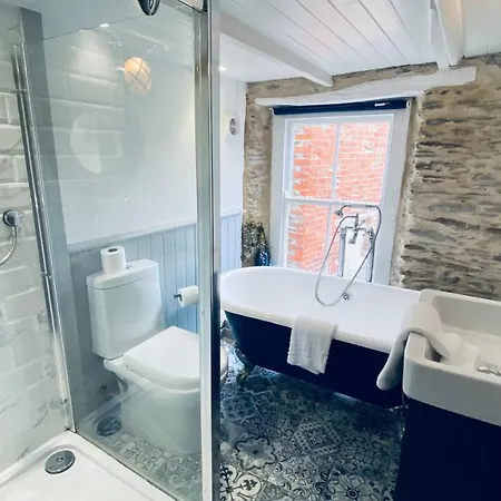 Holiday home Spindrift: Harbourside Family Retreat In Polperro