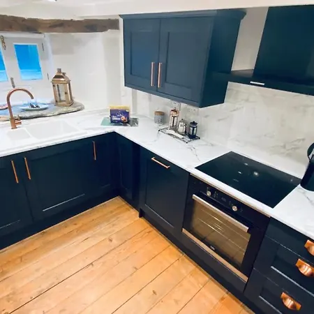 Spindrift Is A Beautiful Newly Refurbished Three Bedroom Private Family House Located On The Old Harbour And The Coastal Path In The Heart Of Beautiful Polperro