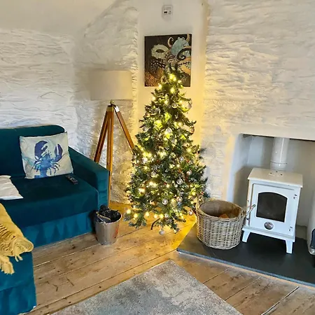 Spindrift: Harbourside Family Retreat In Holiday home Polperro